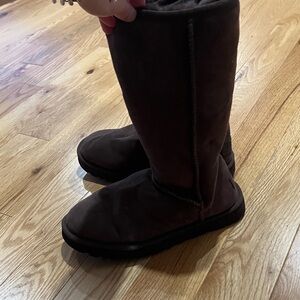 NWOB UGG Brown Suede Shearling Boots